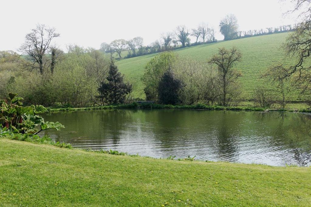 Greenswood Cottage - Cosy Cottage, Rural Location, Beautiful Landscaped Gardens With Pond And Lake Dartmouth Esterno foto